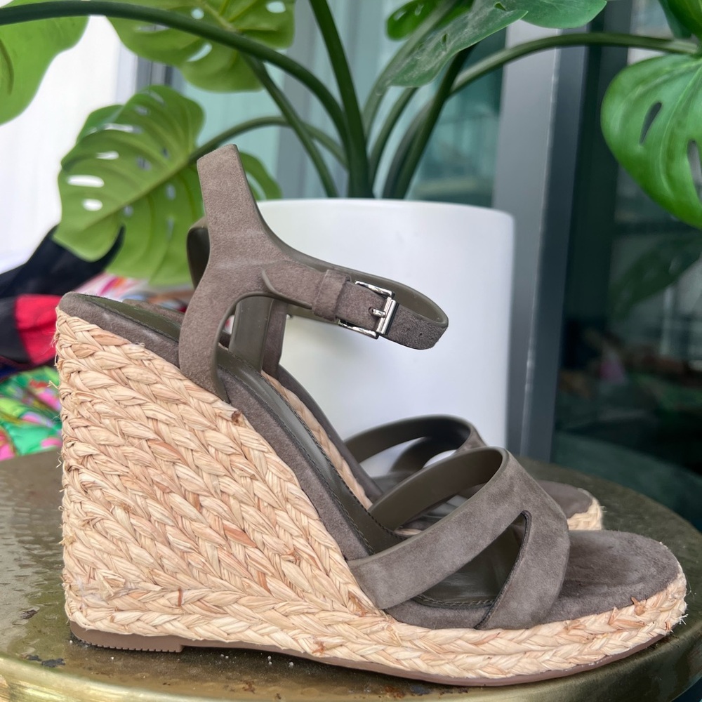 ZARA LEATHER WEDGES KHAKI GREEN
WORN ONCE SIZE 6 - Picture 3 of 7